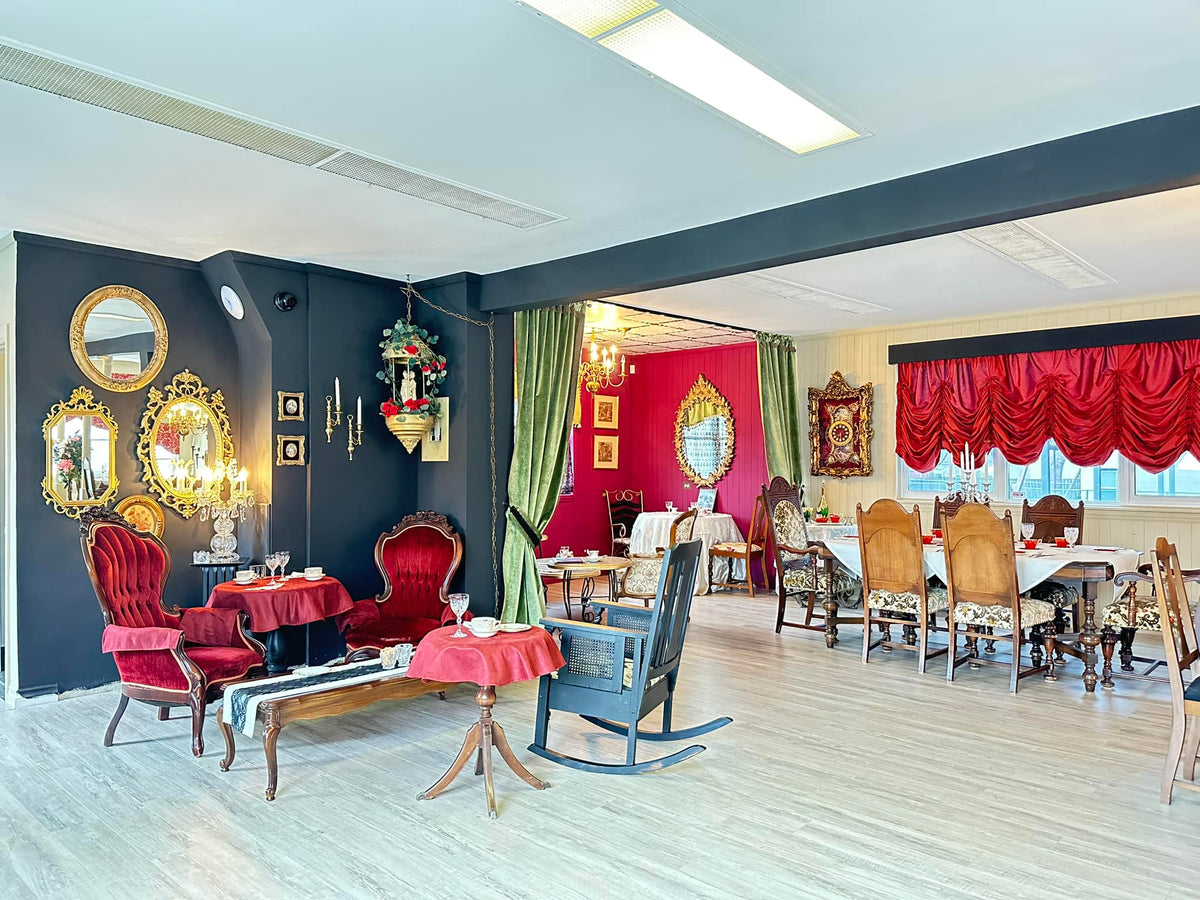 Fox and Hummingbird Tea House in Welland Ontario